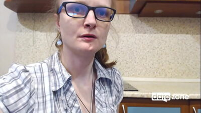 Datezone Com Goraca Amatorska Mamuska W Kuchni 400x225 adult video thumbnail