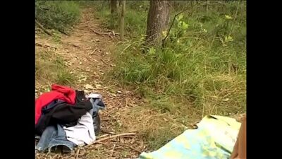 Doppio Amplesso Amatoriale Nel Bosco 400x225 adult video thumbnail