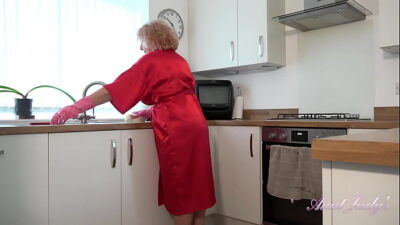 Mature Bbw Milf Camilla Creampie Gets Naughty Doing The Dishes 400x225 adult video thumbnail