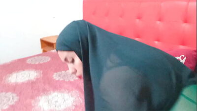 Muslim Woman In Hijab Gets Fucked And Gets Her Face Covered In Cum Creampie 400x225 adult video thumbnail