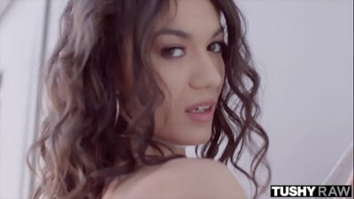 Tushyraw Babe Gets Her Ass Gaped 400x225 adult video thumbnail